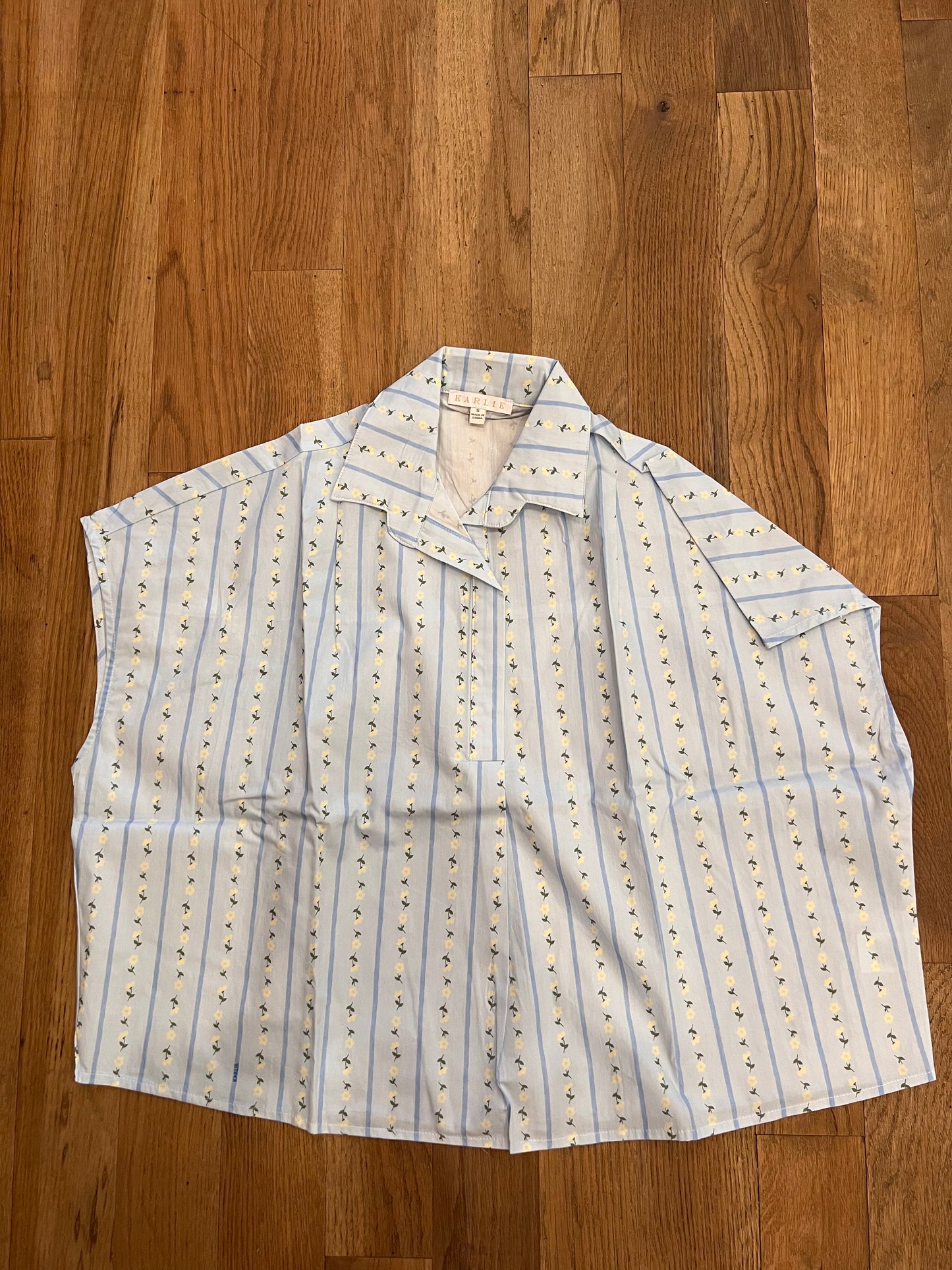 FLORAL STRIPE VNECK COLLAR TOP