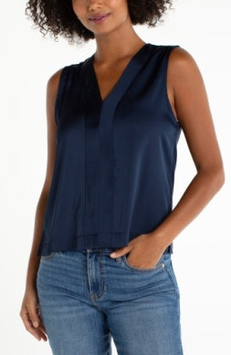 Joleen slvlss v-neck woven-to-knit top