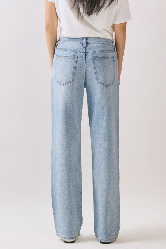 Atria Mid Rise Relaxed Baggy Straight