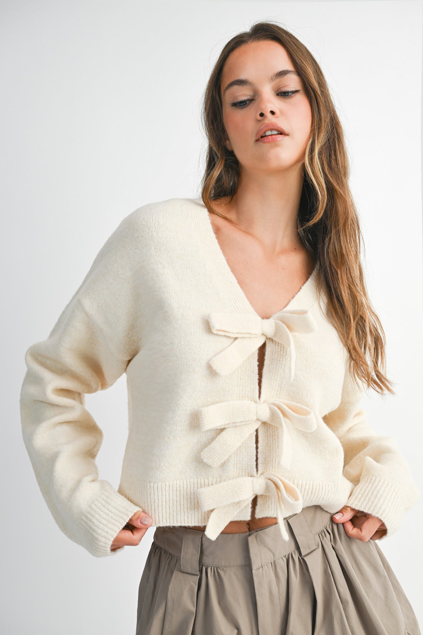 BOWS IN SUCH SWEATER TOP