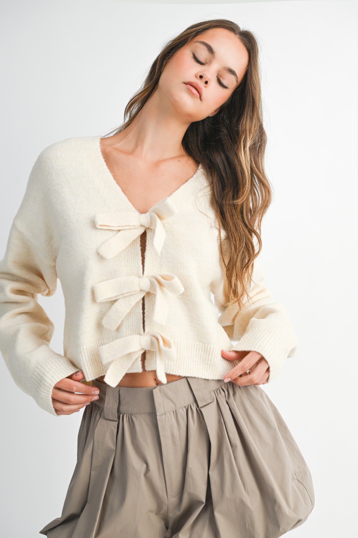 BOWS IN SUCH SWEATER TOP