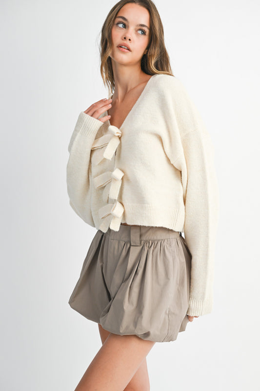 BOWS IN SUCH SWEATER TOP